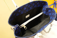 Luxury Iconic Crossbody Bag - Women's Elegant Designer Fashion - NM4762