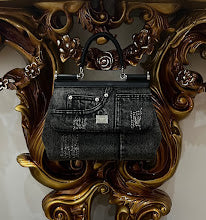 Luxury Iconic Crossbody Bag - Women's Elegant Designer Fashion - NM6932