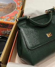 Chic Women's Designer Tote - Luxury Premium Handbag Style - NM7148