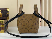 Luxury Signature Top Handle Bag - Elegant Women's Designer Handbag - NM4465