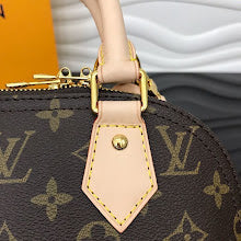 Luxury Iconic Crossbody Bag - Women's Elegant Designer Fashion - NM4279