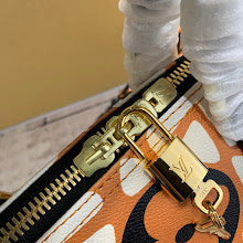 Luxury Iconic Crossbody Bag - Women's Elegant Designer Fashion - NM4452