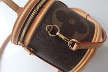 Luxury Structured Shoulder Bag - Women's Premium Designer Fashion - NM4629