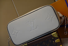 Chic Women's Shoulder Handbag - Luxury Premium Designer Style - NM4857