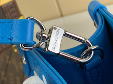 Luxury Iconic Crossbody Bag - Women's Elegant Designer Fashion - NM4612