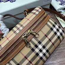 Premium Signature Crossbody - Chic Women's Luxury Designer Bag - NM5530