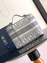 Chic Designer Shoulder Handbag - Premium Luxury Women's Style - NM7390