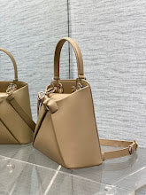 Chic Women's Crossbody Handbag - Luxury Premium Designer Style - NM7382