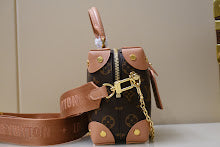 Chic Women's Designer Tote - Luxury Premium Handbag Style - NM4980