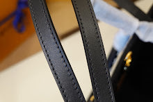 Designer Iconic Tote Handbag - Premium Luxury Women's Fashion - NM5084