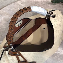 Premium Signature Crossbody - Chic Women's Luxury Designer Bag - NM4276