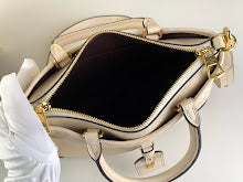 Premium Women's Shoulder Bag - Designer Luxury Fashion Accessory - NM4572