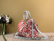 Luxury Iconic Crossbody Bag - Women's Elegant Designer Fashion - NM4142