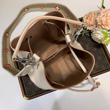 Luxury Structured Top Handle Bag - Premium Women's Designer Fashion - NM5398