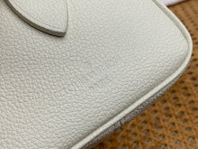 Premium Signature Crossbody - Chic Women's Luxury Designer Bag - NM4447