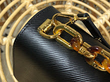 Luxury Structured Shoulder Bag - Women's Premium Designer Fashion - NM5264