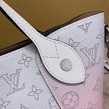 Chic Women's Crossbody Handbag - Luxury Premium Designer Style - NM5140