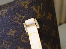 Luxury Signature Top Handle Bag - Elegant Women's Designer Handbag - NM4321