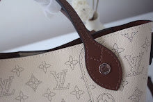Chic Women's Crossbody Handbag - Luxury Premium Designer Style - NM4253