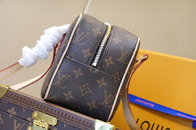 Luxury Structured Shoulder Bag - Women's Premium Designer Fashion - NM4317