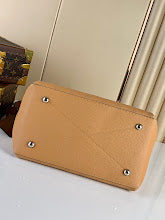 Premium Women's Tote Bag - Luxury Designer Fashion Handbag - NM4168