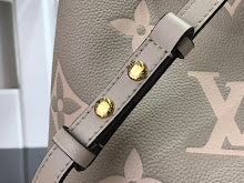 Luxury Signature Top Handle Bag - Elegant Women's Designer Handbag - NM5035