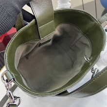 Luxury Iconic Crossbody Bag - Women's Elegant Designer Fashion - NM4020
