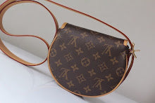Luxury Monogram Shoulder Bag - Women's Elegant Designer Fashion - NM4252