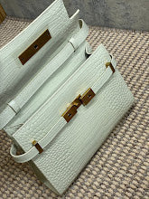 Luxury Iconic Crossbody Bag - Women's Elegant Designer Fashion - NM3557