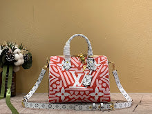 Luxury Iconic Crossbody Bag - Women's Elegant Designer Fashion - NM4142