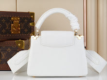 Luxury Signature Top Handle Bag - Elegant Women's Designer Handbag - NM4139