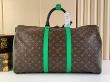 Luxury Iconic Crossbody Bag - Women's Elegant Designer Fashion - NM4698