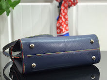 Luxury Signature Top Handle Bag - Elegant Women's Designer Handbag - NM4239