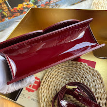 Luxury Iconic Crossbody Bag - Women's Elegant Designer Fashion - NM7109