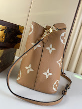 Luxury Iconic Crossbody Bag - Women's Elegant Designer Fashion - NM5030