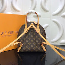 Luxury Iconic Crossbody Bag - Women's Elegant Designer Fashion - NM5230