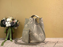 Premium Leather Crossbody Bag - Elegant Women's Designer Handbag - NM4125