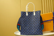 Luxury Iconic Crossbody Bag - Women's Elegant Designer Fashion - NM4762