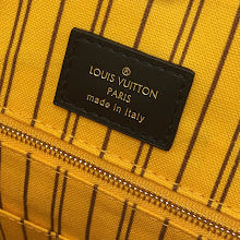 Luxury Monogram Shoulder Bag - Women's Elegant Designer Fashion - NM4552
