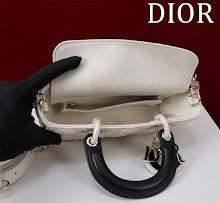 Chic Women's Satchel Handbag - Luxury Premium Designer Style - NM7536
