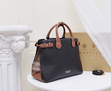 Luxury Iconic Crossbody Bag - Women's Elegant Designer Fashion - NM5532