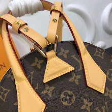 Luxury Iconic Crossbody Bag - Women's Elegant Designer Fashion - NM5230