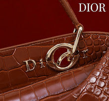 Luxury Signature Top Handle Bag - Elegant Women's Designer Handbag - NM7394