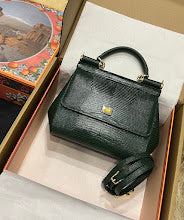 Chic Women's Designer Tote - Luxury Premium Handbag Style - NM7148