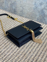 Luxury Iconic Crossbody Bag - Women's Elegant Designer Fashion - NM3751