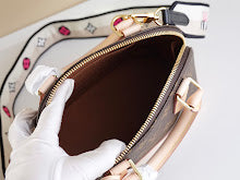 Designer Iconic Tote Handbag - Premium Luxury Women's Fashion - NM4278