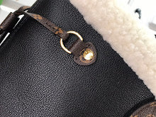 Chic Women's Crossbody Handbag - Luxury Premium Designer Style - NM4120