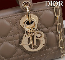 Luxury Iconic Crossbody Bag - Women's Elegant Designer Fashion - NM7593