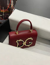 Chic Women's Designer Tote - Luxury Premium Handbag Style - NM7289