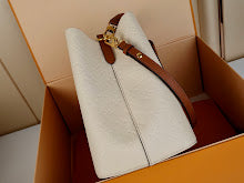 Chic Women's Crossbody Handbag - Luxury Premium Designer Style - NM5037